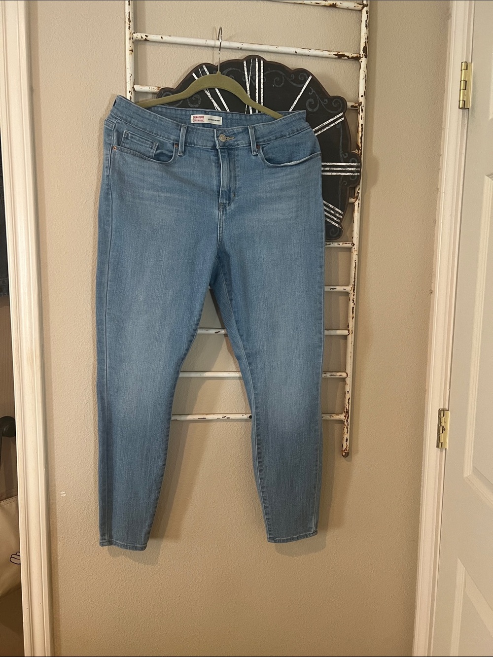 Signature by Levi Strauss Women's Light Blue Stretch Skinny Jeggings